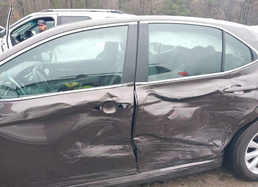 Photo 14 of 2020 Toyota Camry LE (VIN 4T1C11AK3LU888414)