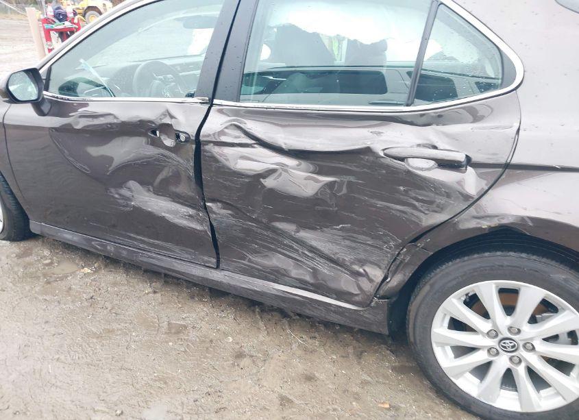 Photo 6 of 2020 Toyota Camry LE (VIN 4T1C11AK3LU888414)