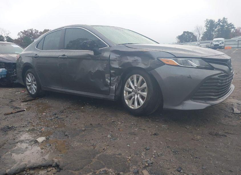 2020 Toyota Camry LE (VIN 4T1C11AK3LU889126) main photo