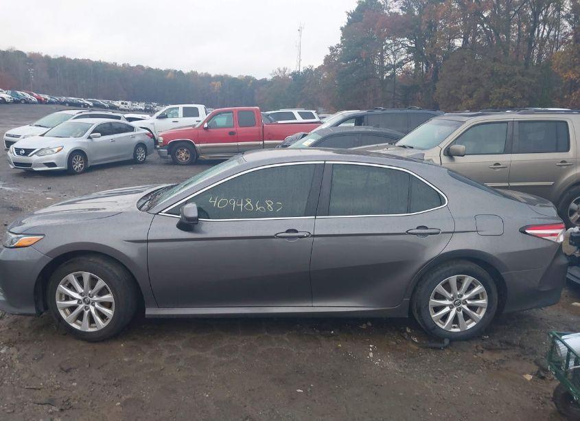 Photo 14 of 2020 Toyota Camry LE (VIN 4T1C11AK3LU889126)