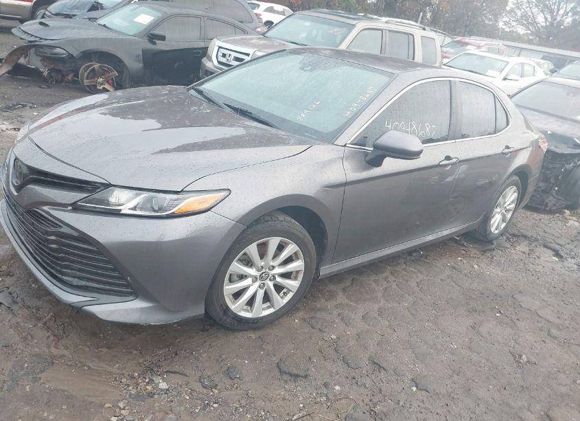Photo 2 of 2020 Toyota Camry LE (VIN 4T1C11AK3LU889126)