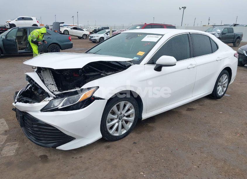 Photo 2 of 2020 Toyota Camry LE (VIN 4T1C11AK3LU902490)