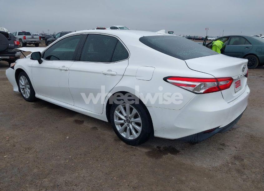 Photo 3 of 2020 Toyota Camry LE (VIN 4T1C11AK3LU902490)