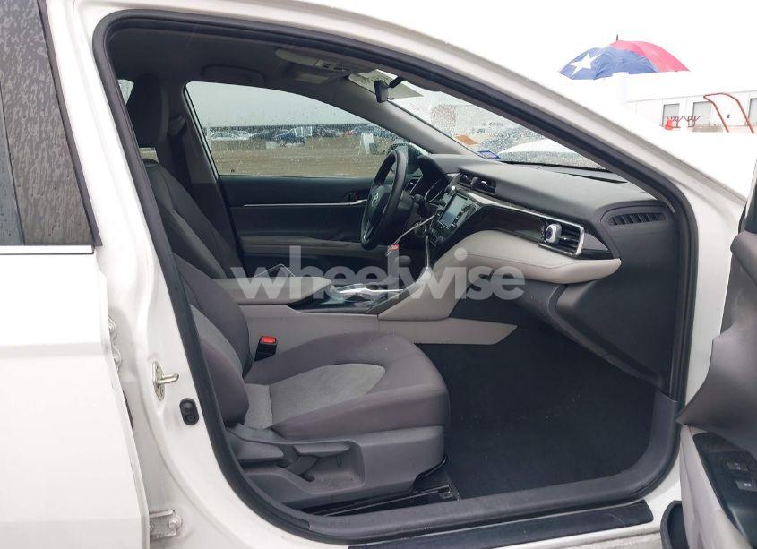 Photo 5 of 2020 Toyota Camry LE (VIN 4T1C11AK3LU902490)