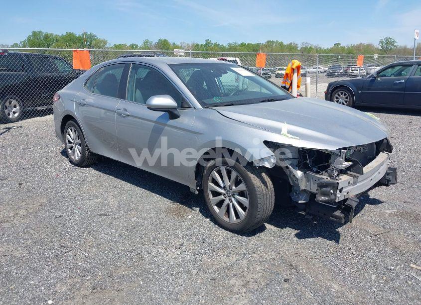 2020 Toyota Camry LE (VIN 4T1C11AK3LU906023) main photo