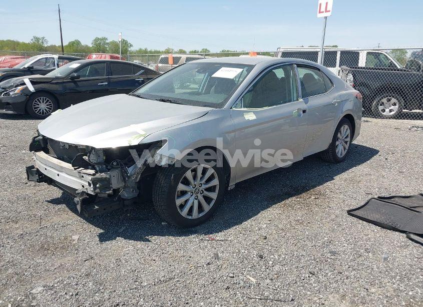 Photo 2 of 2020 Toyota Camry LE (VIN 4T1C11AK3LU906023)