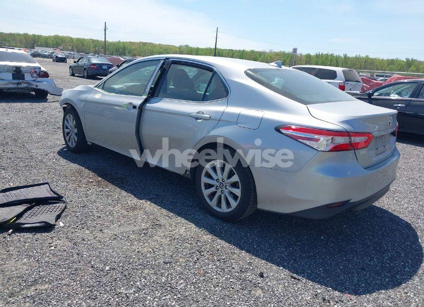 Photo 3 of 2020 Toyota Camry LE (VIN 4T1C11AK3LU906023)