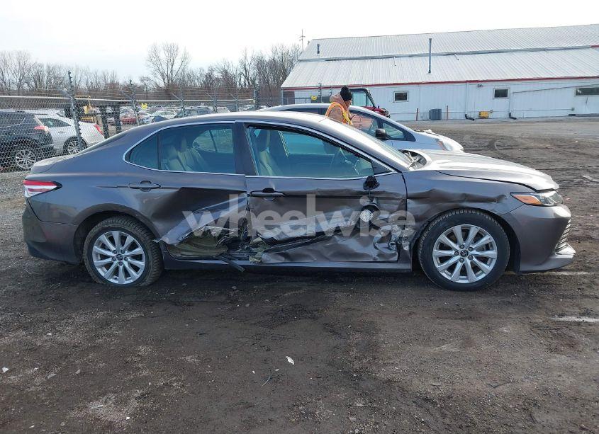 Photo 13 of 2020 Toyota Camry LE (VIN 4T1C11AK3LU917815)