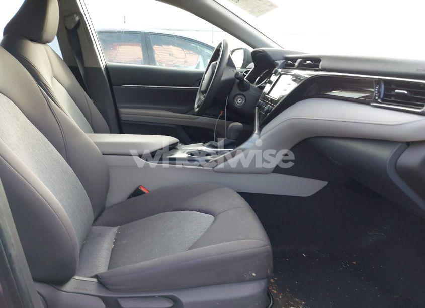 Photo 5 of 2020 Toyota Camry LE (VIN 4T1C11AK3LU917815)