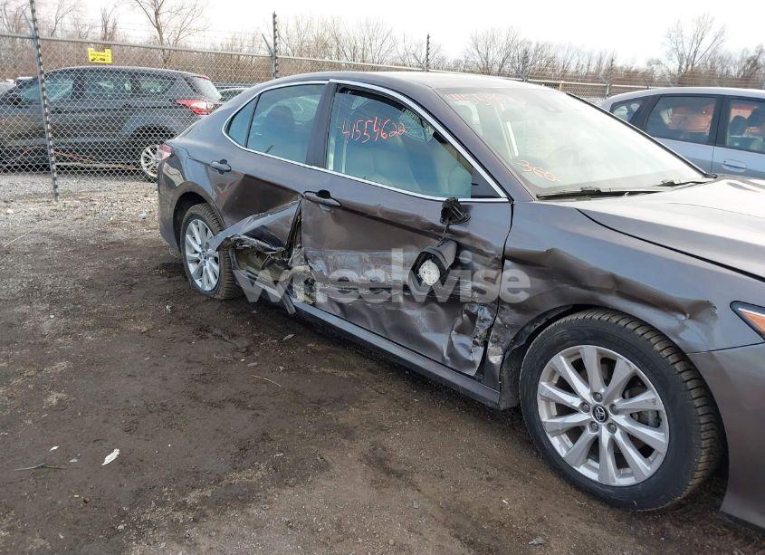Photo 6 of 2020 Toyota Camry LE (VIN 4T1C11AK3LU917815)