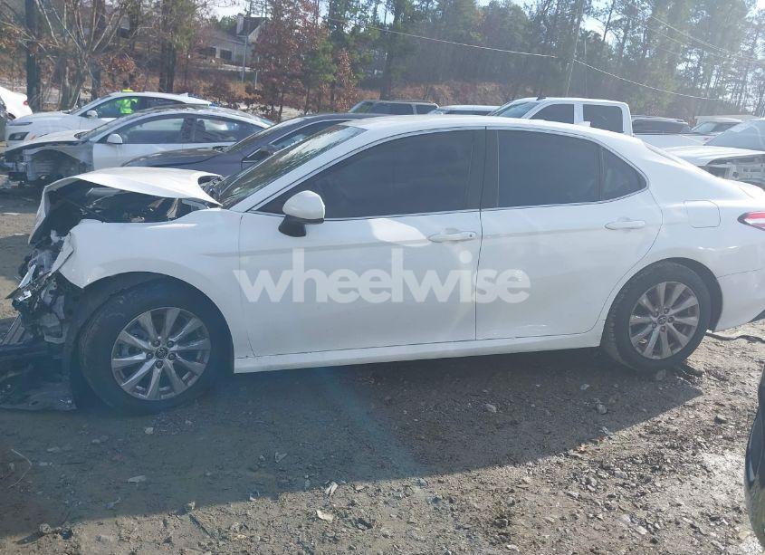 Photo 14 of 2020 Toyota Camry LE (VIN 4T1C11AK3LU944318)