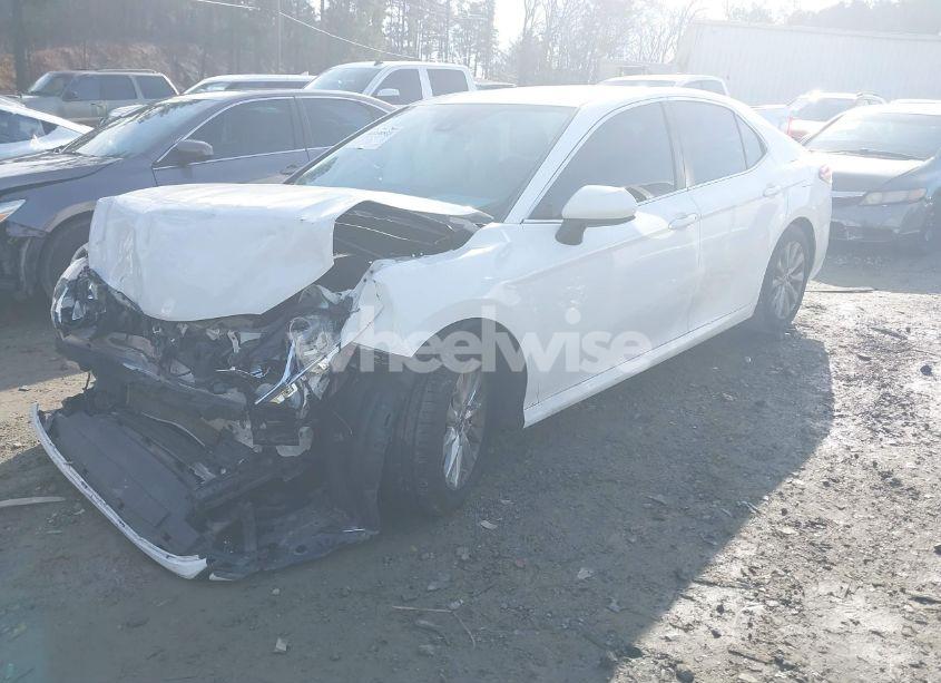 Photo 2 of 2020 Toyota Camry LE (VIN 4T1C11AK3LU944318)
