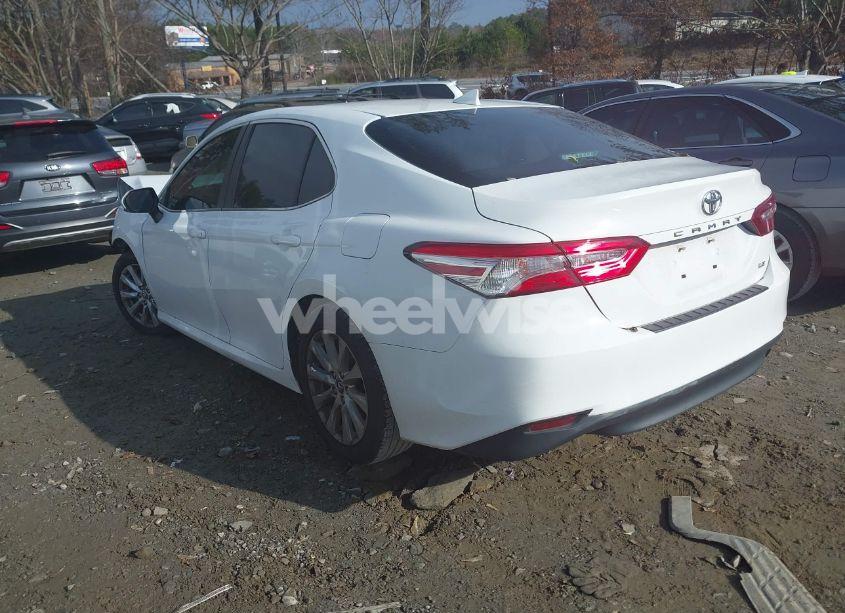 Photo 3 of 2020 Toyota Camry LE (VIN 4T1C11AK3LU944318)