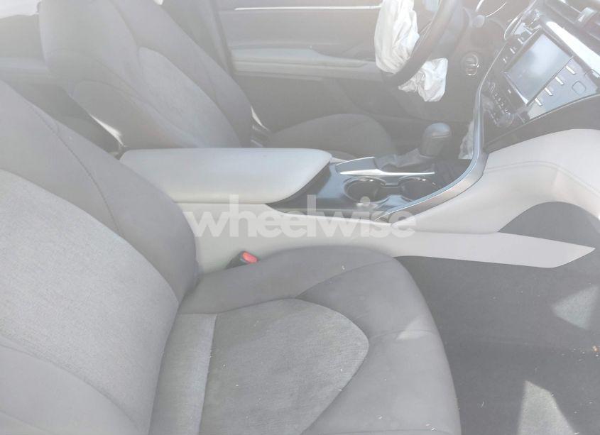 Photo 5 of 2020 Toyota Camry LE (VIN 4T1C11AK3LU944318)