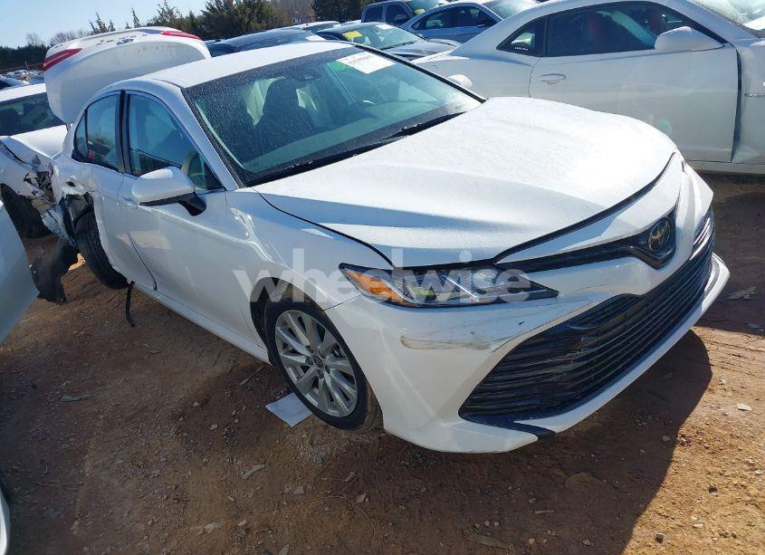 2020 Toyota Camry LE (VIN 4T1C11AK3LU989632) main photo
