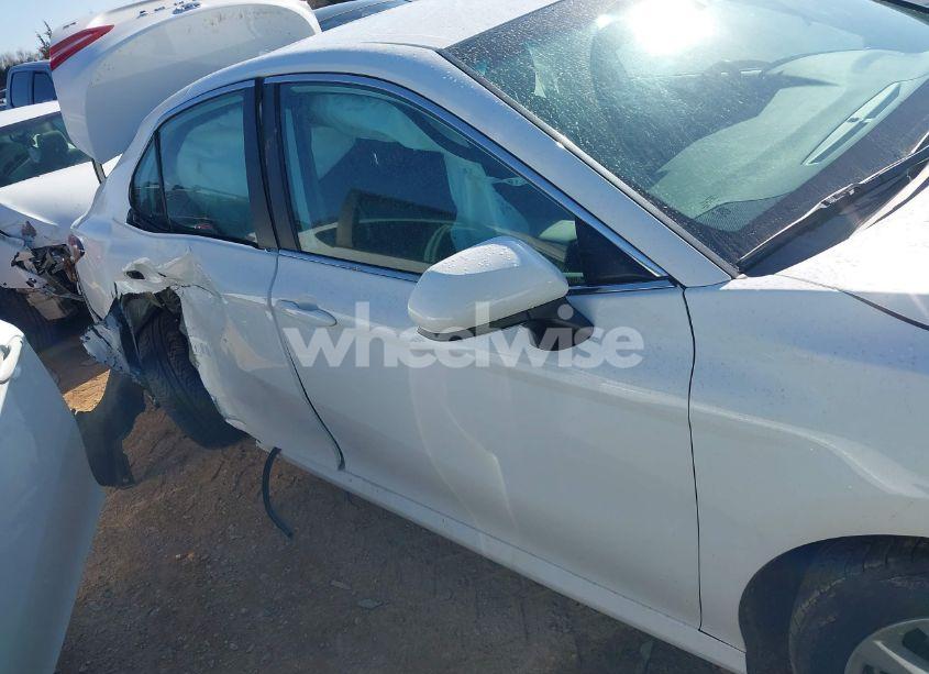 Photo 12 of 2020 Toyota Camry LE (VIN 4T1C11AK3LU989632)