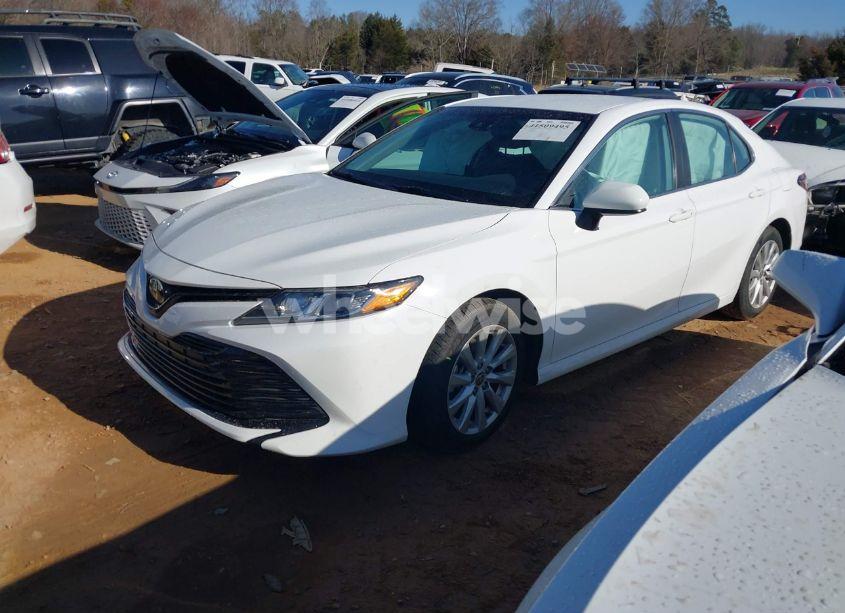 Photo 2 of 2020 Toyota Camry LE (VIN 4T1C11AK3LU989632)