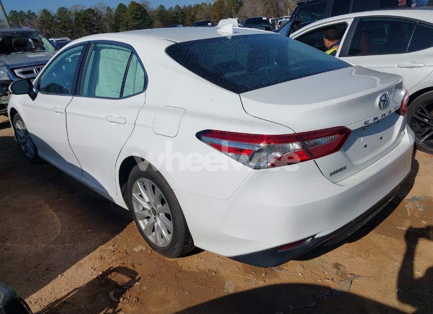 Photo 3 of 2020 Toyota Camry LE (VIN 4T1C11AK3LU989632)