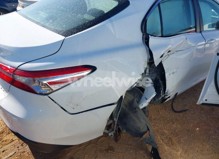 Photo 6 of 2020 Toyota Camry LE (VIN 4T1C11AK3LU989632)