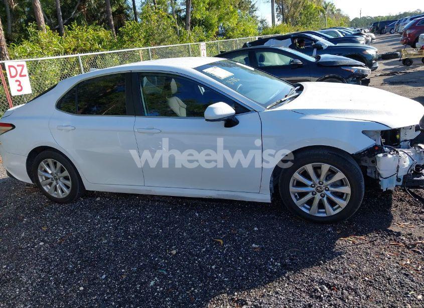 Photo 14 of 2020 Toyota Camry LE (VIN 4T1C11AK3LU995589)