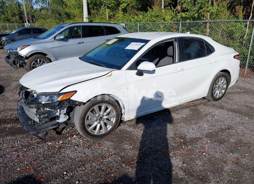 Photo 2 of 2020 Toyota Camry LE (VIN 4T1C11AK3LU995589)