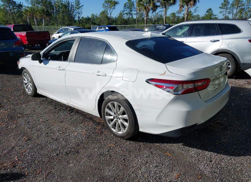Photo 3 of 2020 Toyota Camry LE (VIN 4T1C11AK3LU995589)