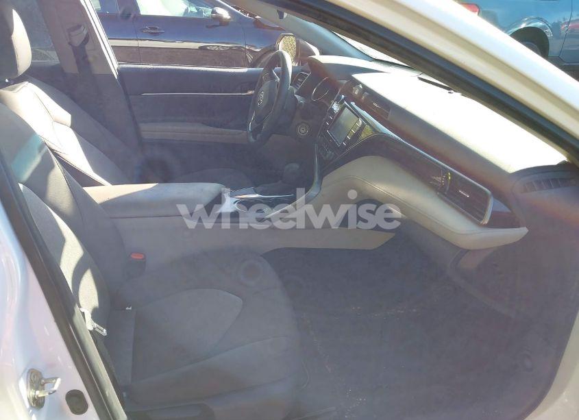 Photo 5 of 2020 Toyota Camry LE (VIN 4T1C11AK3LU995589)