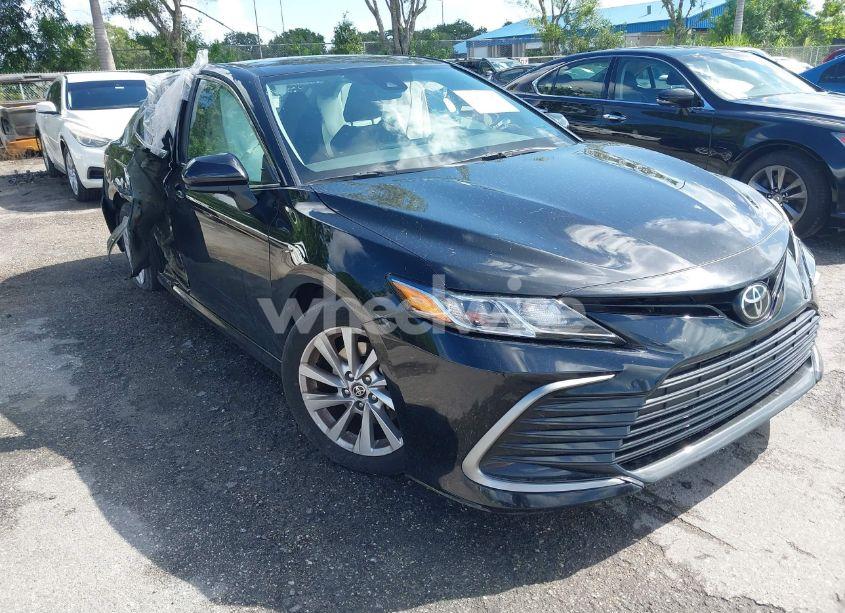 2021 Toyota Camry LE (VIN 4T1C11AK3MU451689) main photo