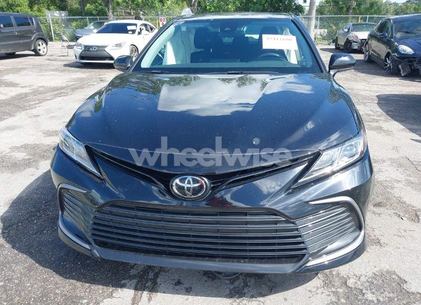 Photo 12 of 2021 Toyota Camry LE (VIN 4T1C11AK3MU451689)