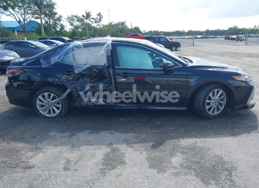 Photo 13 of 2021 Toyota Camry LE (VIN 4T1C11AK3MU451689)