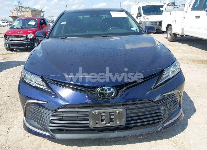 Photo 12 of 2021 Toyota Camry LE (VIN 4T1C11AK3MU488757)