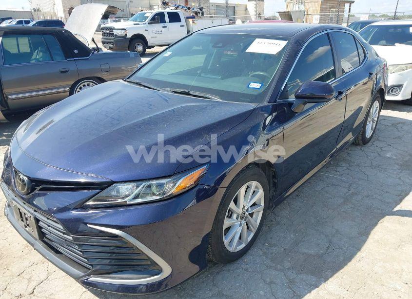 Photo 2 of 2021 Toyota Camry LE (VIN 4T1C11AK3MU488757)