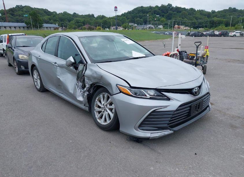 2021 Toyota Camry LE (VIN 4T1C11AK3MU494123) main photo