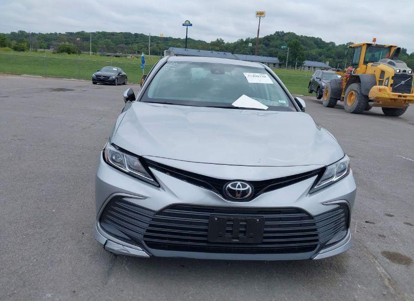 Photo 11 of 2021 Toyota Camry LE (VIN 4T1C11AK3MU494123)