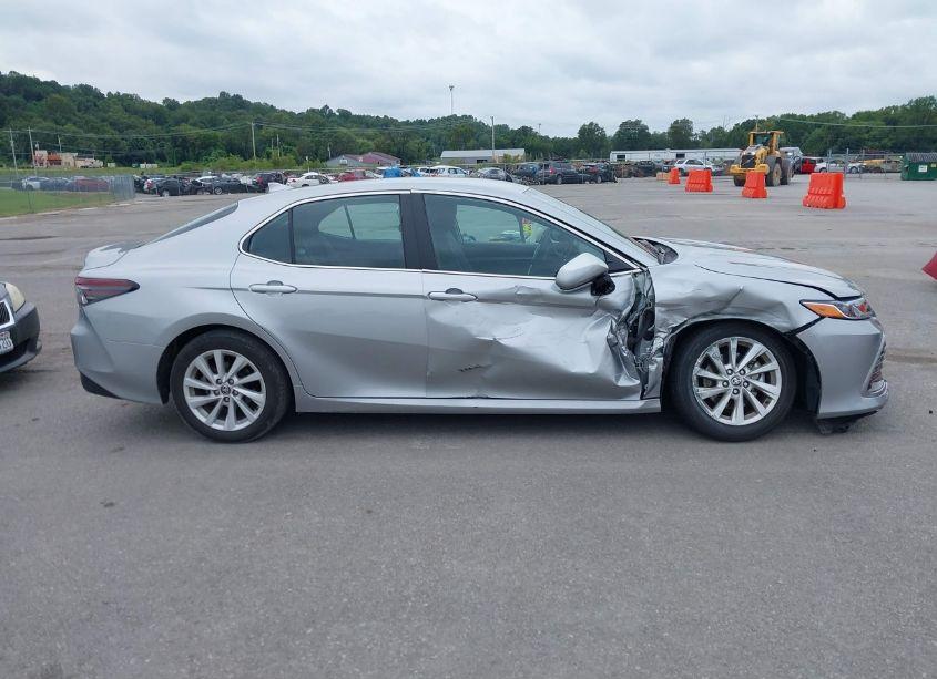 Photo 12 of 2021 Toyota Camry LE (VIN 4T1C11AK3MU494123)