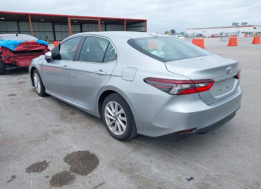 Photo 3 of 2021 Toyota Camry LE (VIN 4T1C11AK3MU494123)