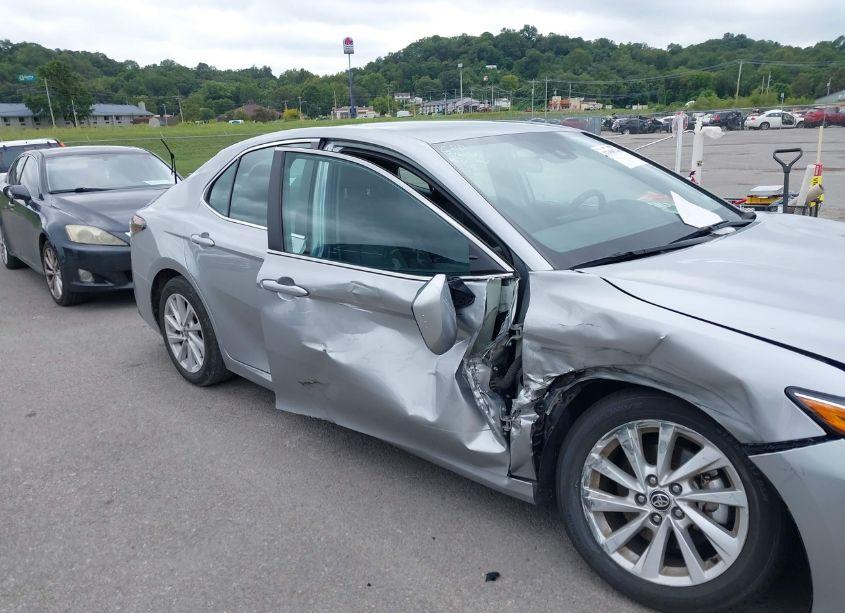 Photo 6 of 2021 Toyota Camry LE (VIN 4T1C11AK3MU494123)