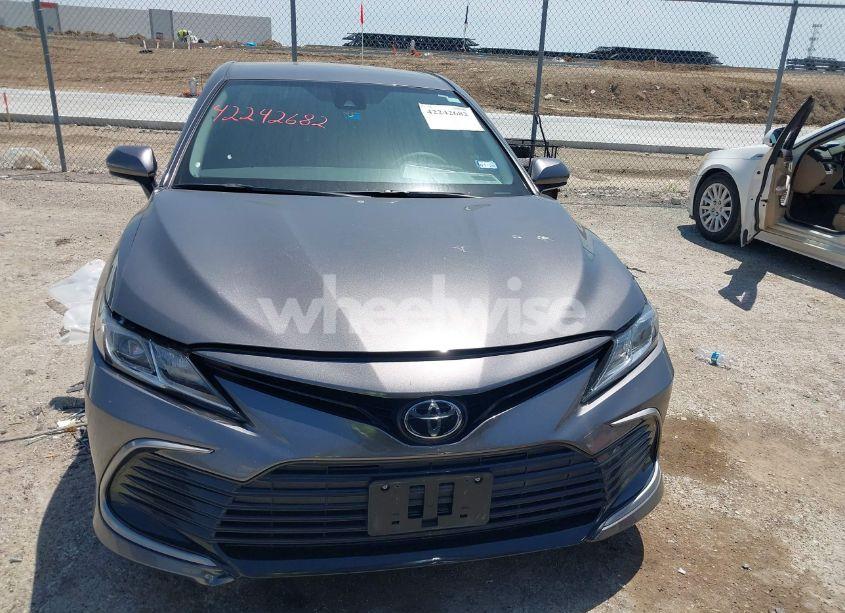 Photo 12 of 2021 Toyota Camry LE (VIN 4T1C11AK3MU526276)
