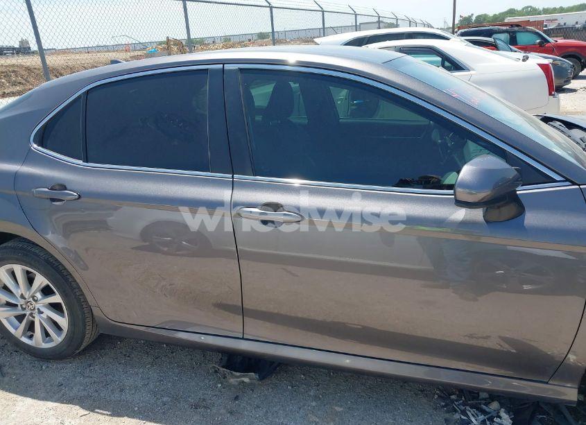 Photo 13 of 2021 Toyota Camry LE (VIN 4T1C11AK3MU526276)