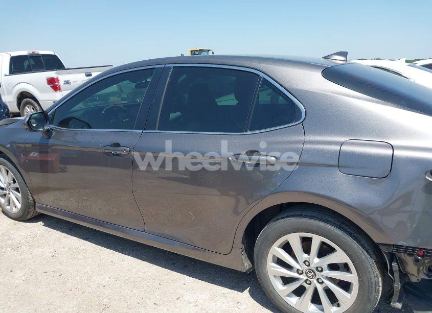 Photo 14 of 2021 Toyota Camry LE (VIN 4T1C11AK3MU526276)