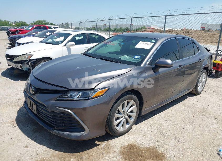 Photo 2 of 2021 Toyota Camry LE (VIN 4T1C11AK3MU526276)