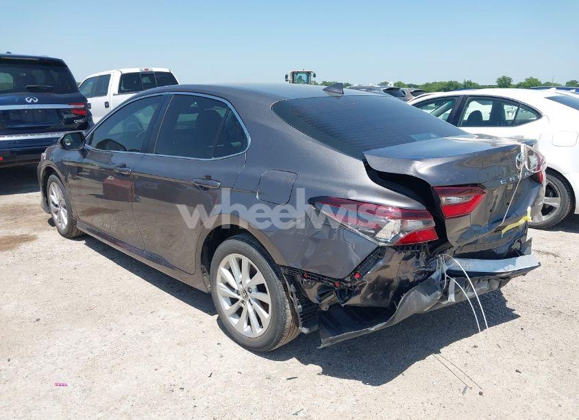 Photo 3 of 2021 Toyota Camry LE (VIN 4T1C11AK3MU526276)