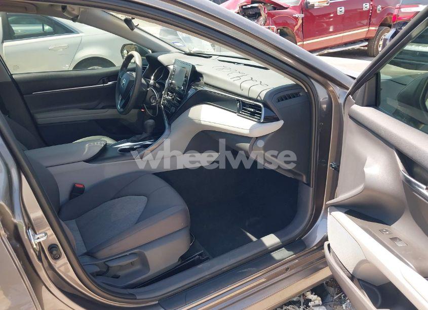 Photo 5 of 2021 Toyota Camry LE (VIN 4T1C11AK3MU526276)