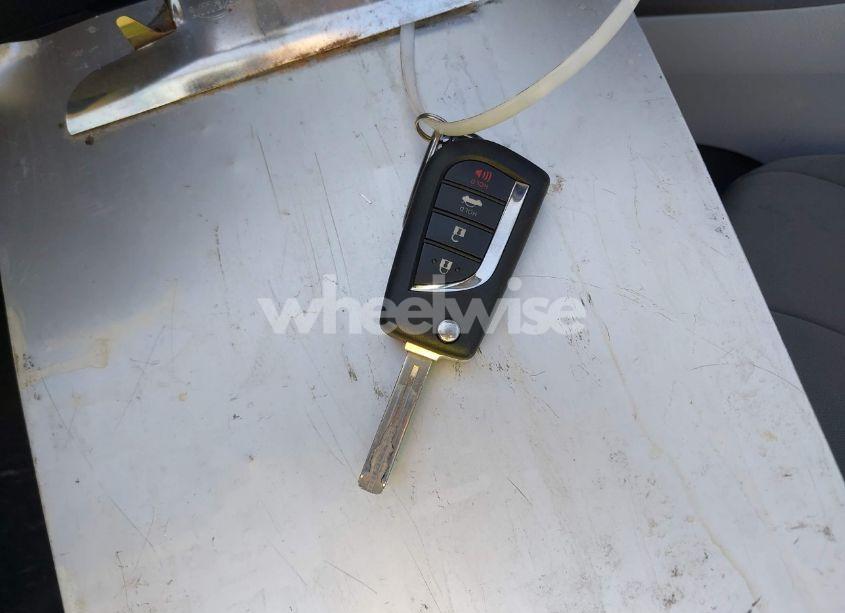 Photo 11 of 2021 Toyota Camry LE (VIN 4T1C11AK3MU549928)