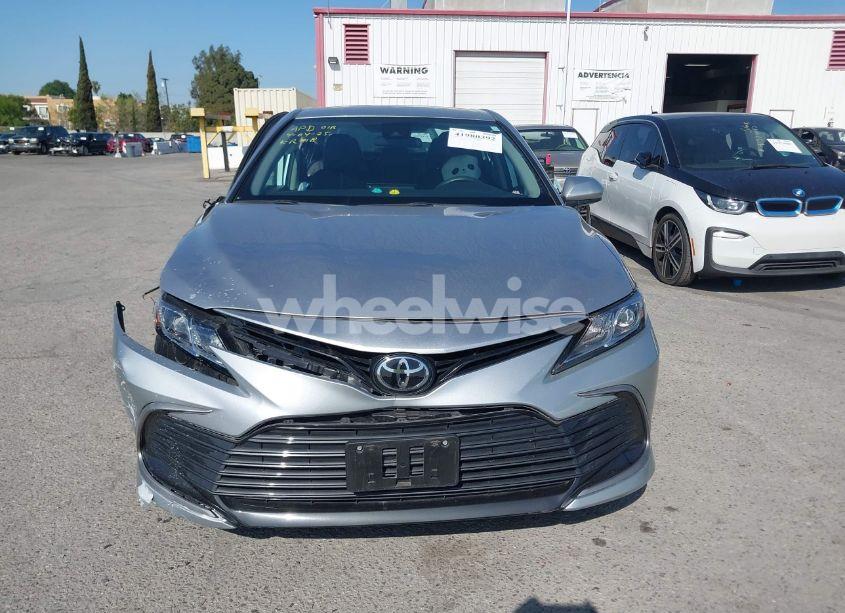 Photo 13 of 2021 Toyota Camry LE (VIN 4T1C11AK3MU549928)