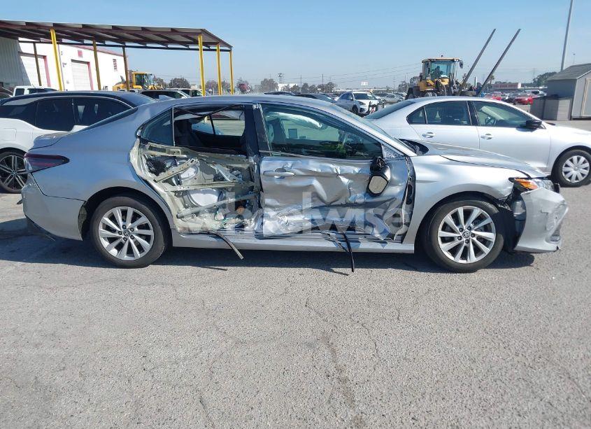 Photo 14 of 2021 Toyota Camry LE (VIN 4T1C11AK3MU549928)