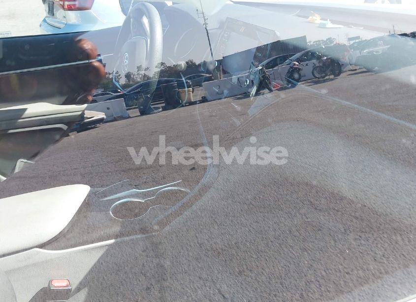 Photo 5 of 2021 Toyota Camry LE (VIN 4T1C11AK3MU549928)