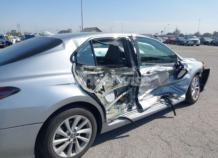 Photo 6 of 2021 Toyota Camry LE (VIN 4T1C11AK3MU549928)