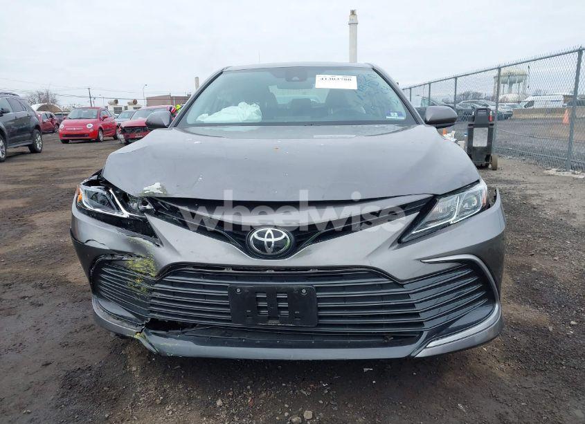 Photo 12 of 2021 Toyota Camry LE (VIN 4T1C11AK3MU553820)