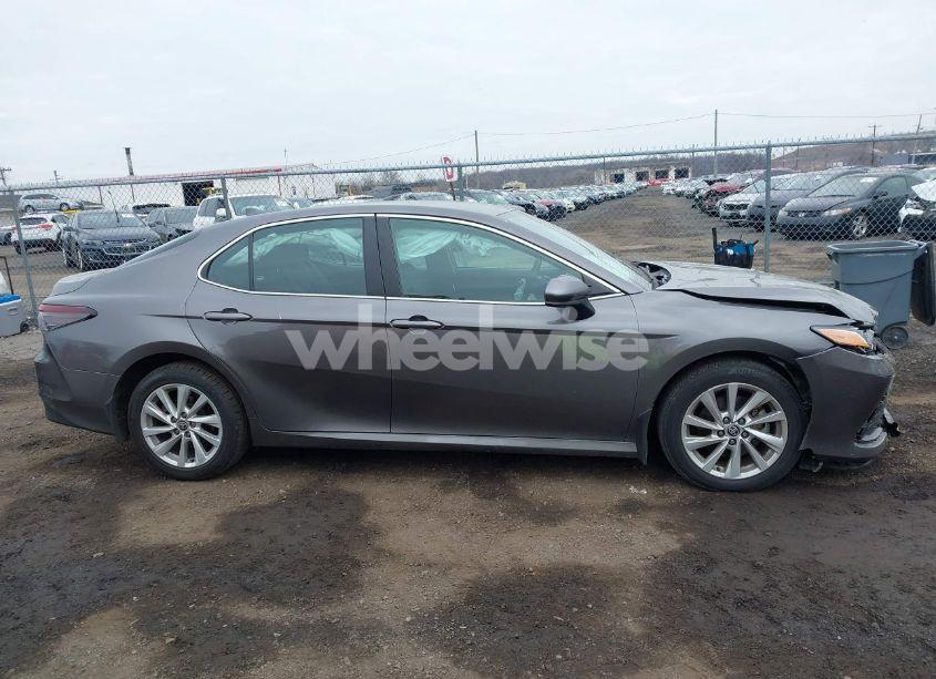 Photo 13 of 2021 Toyota Camry LE (VIN 4T1C11AK3MU553820)